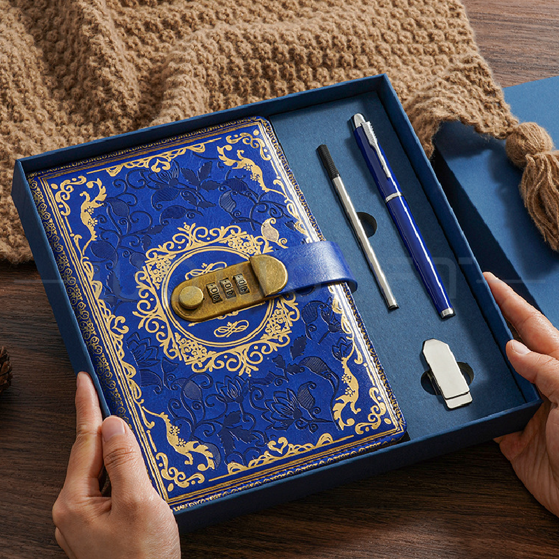 古典浮雕筆記本客製禮盒組，A5 手帳本＋金屬筆，企業年度禮／品牌活動贈品