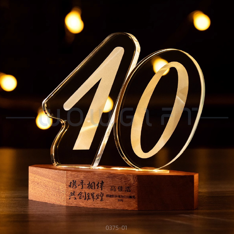 水晶發光獎杯客製．雕刻獎座．員工表揚