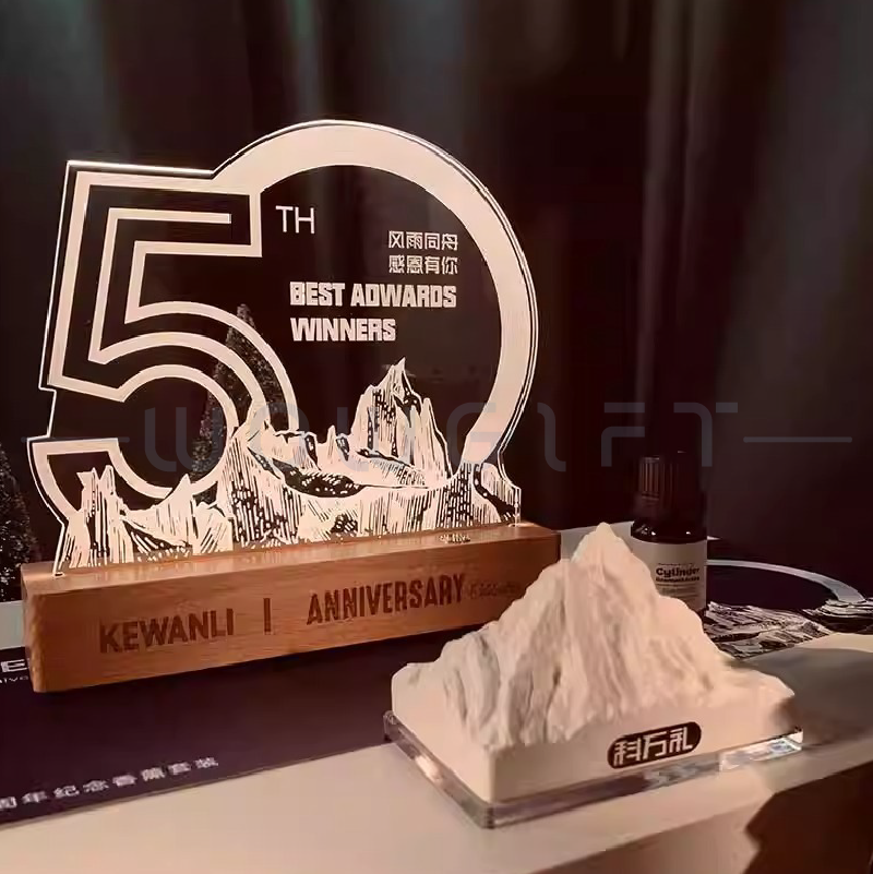 水晶發光獎杯客製．雕刻獎座．員工表揚