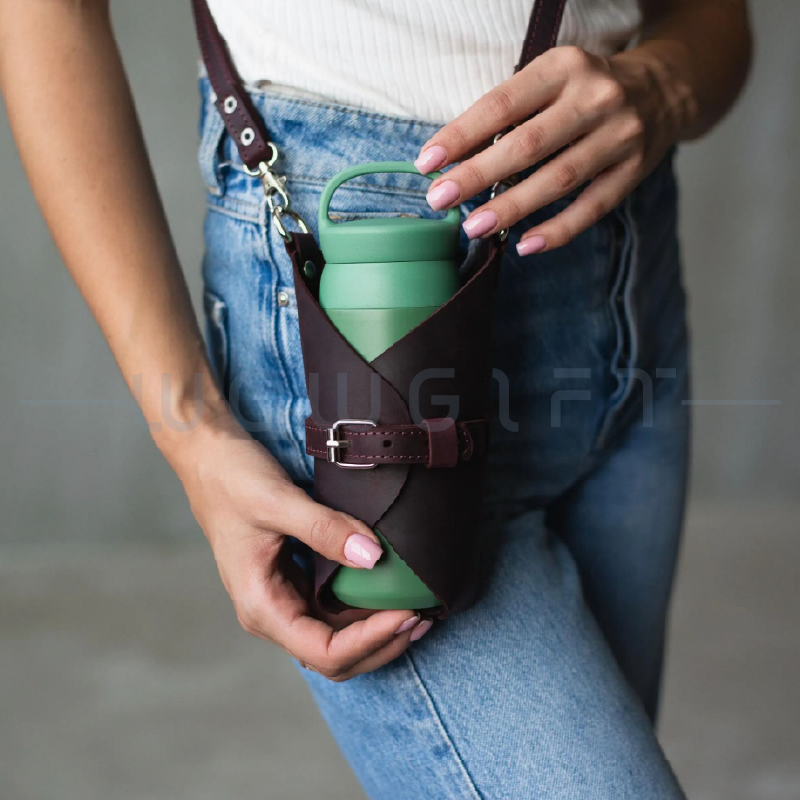 皮革可調斜背保溫杯套客製，客製飲料提袋