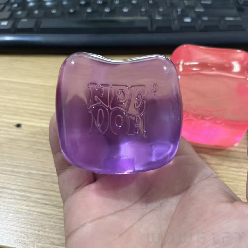 客製慢回彈紓壓玩具．軟膠擠壓減壓方塊