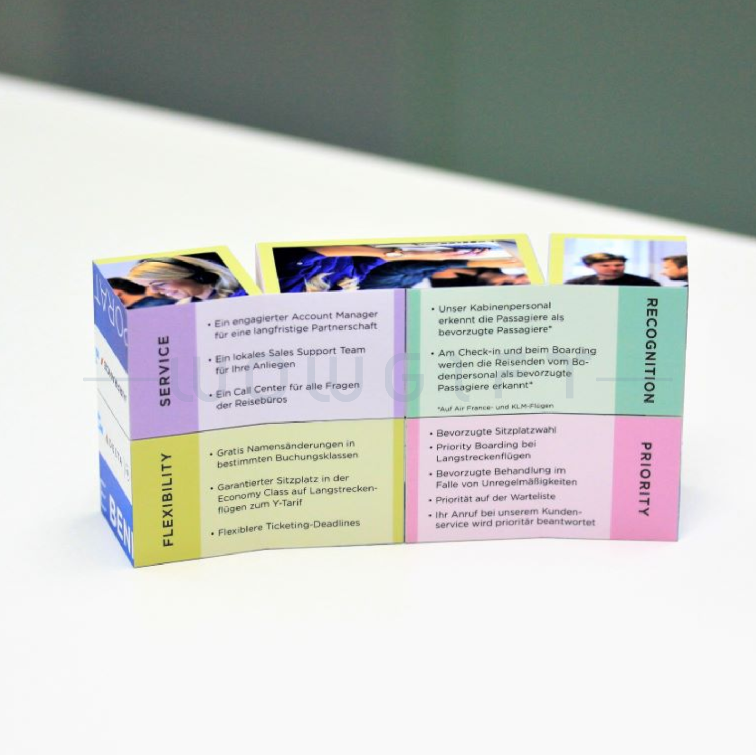 魔術方塊．互動翻轉展示立方