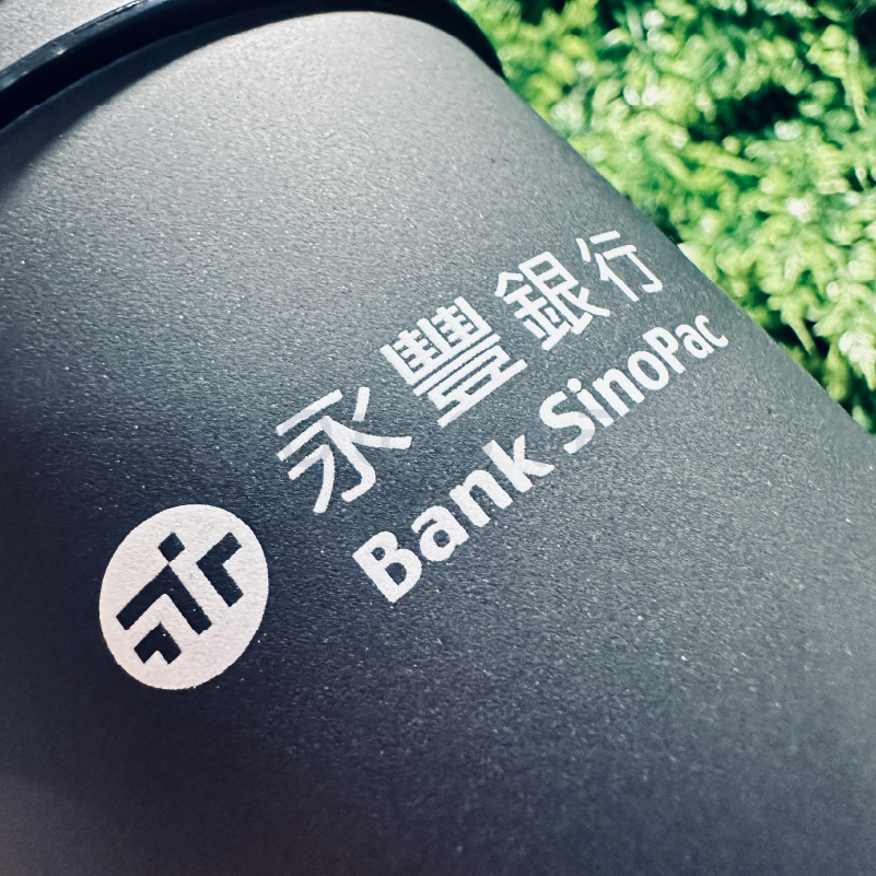 USB插頭、便條紙、吸管杯等