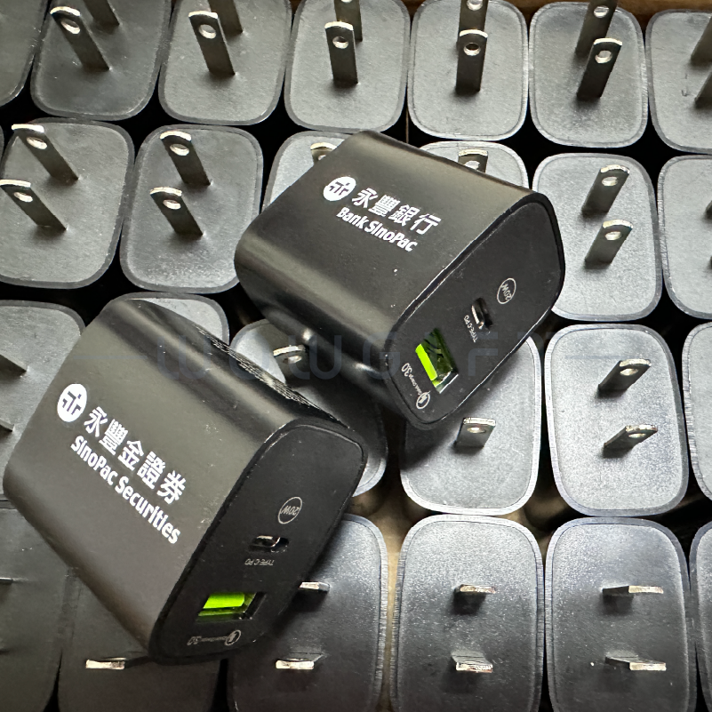 USB插頭、便條紙、吸管杯等