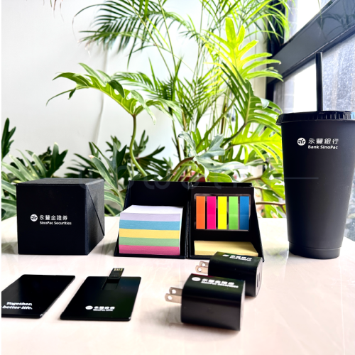 USB插頭、便條紙、吸管杯等